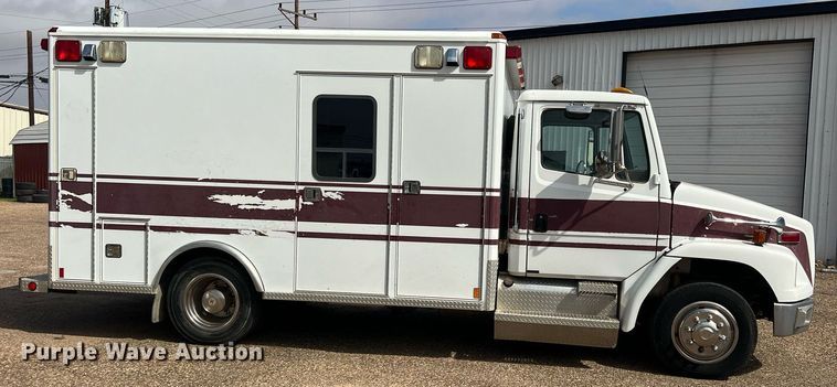 image for item DN3006 2000 Freightliner  ambulance