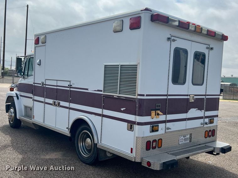 image for item DN3006 2000 Freightliner  ambulance