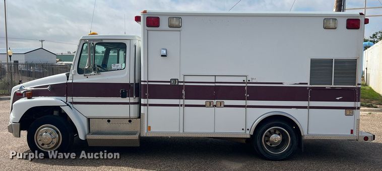 image for item DN3006 2000 Freightliner  ambulance
