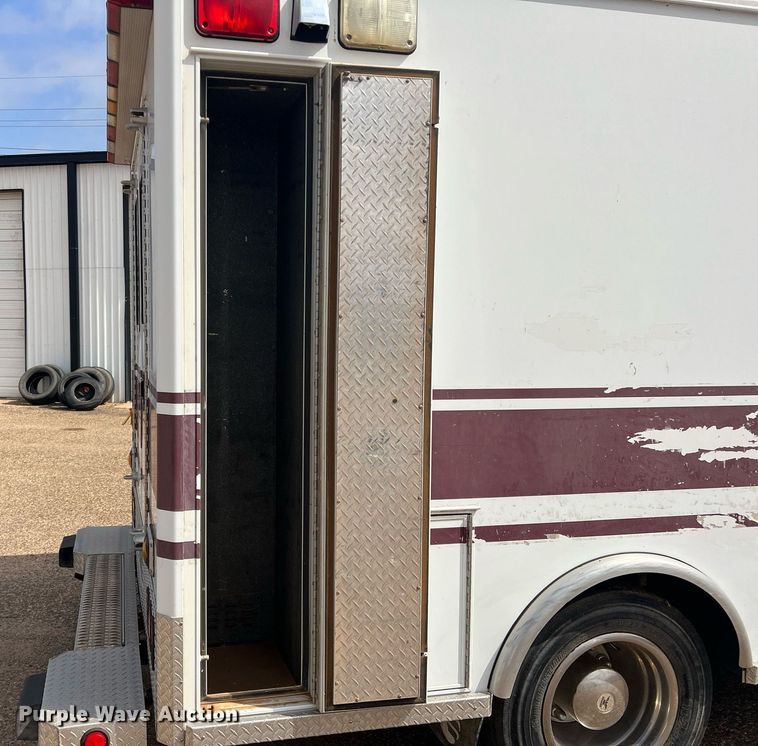 image for item DN3006 2000 Freightliner  ambulance
