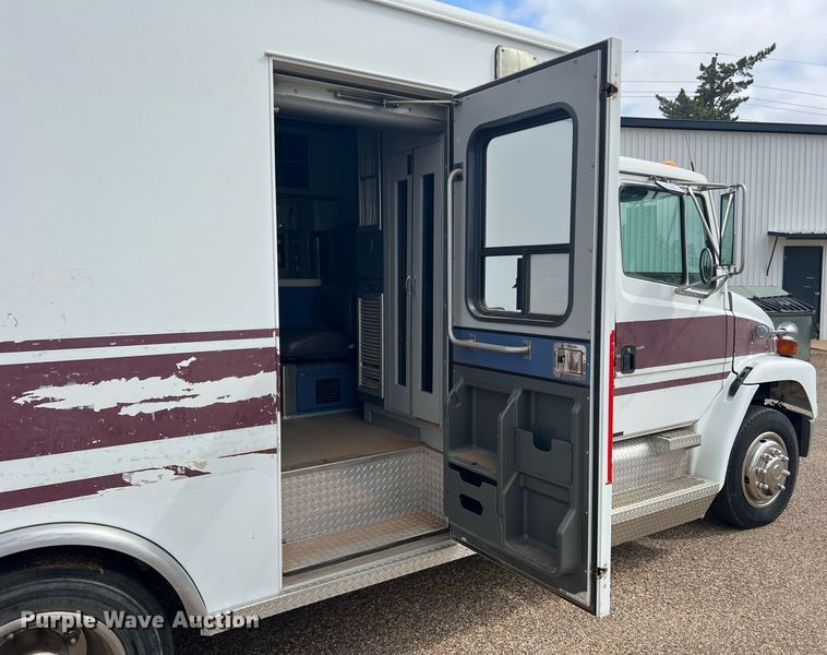 image for item DN3006 2000 Freightliner  ambulance