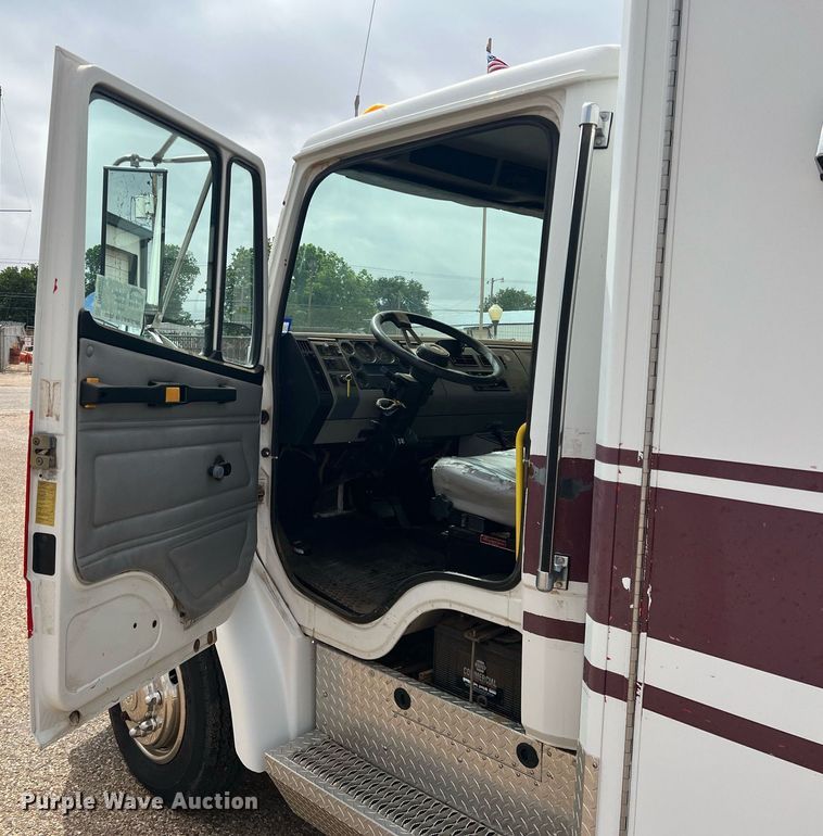 image for item DN3006 2000 Freightliner  ambulance