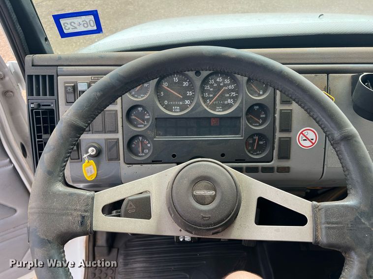 image for item DN3006 2000 Freightliner  ambulance