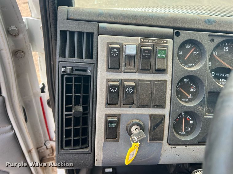 image for item DN3006 2000 Freightliner  ambulance