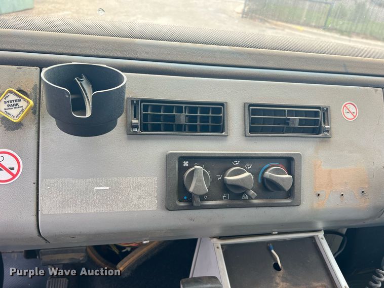 image for item DN3006 2000 Freightliner  ambulance