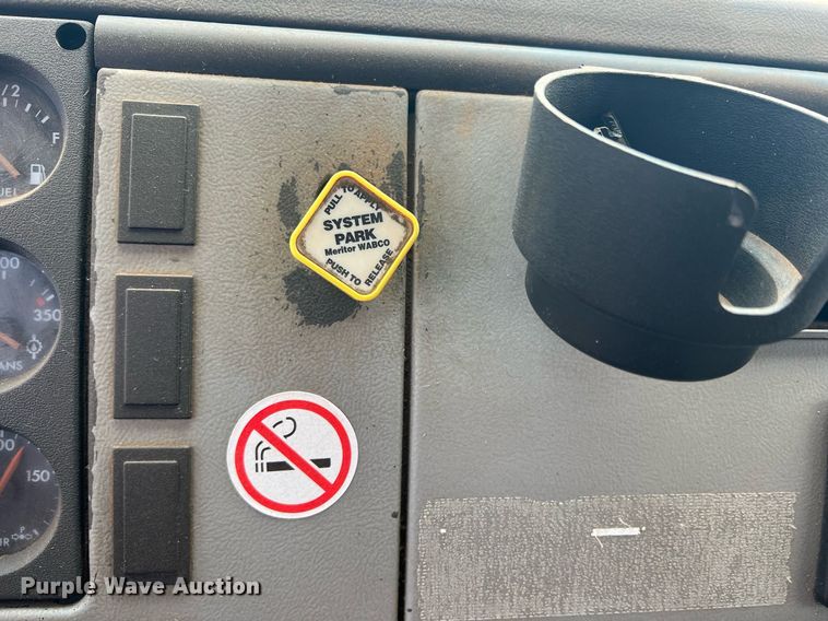 image for item DN3006 2000 Freightliner  ambulance