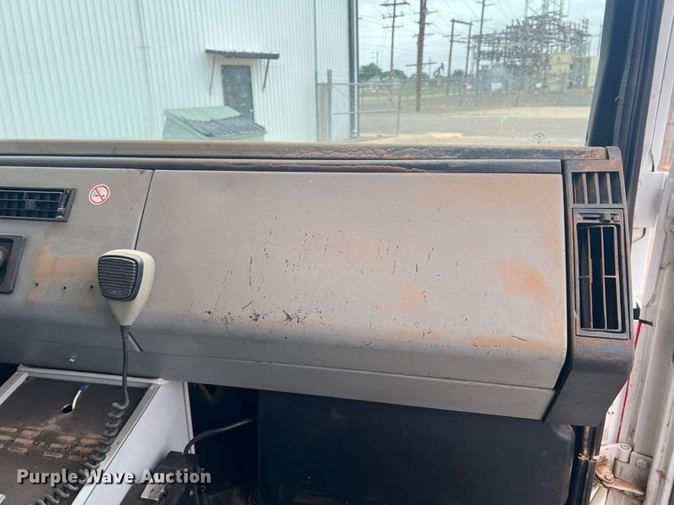 image for item DN3006 2000 Freightliner  ambulance