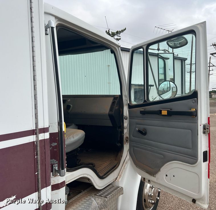 image for item DN3006 2000 Freightliner  ambulance