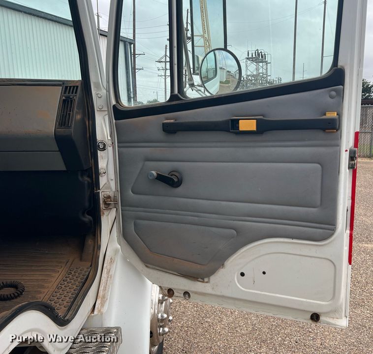 image for item DN3006 2000 Freightliner  ambulance