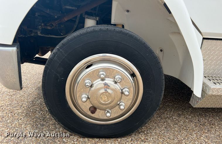 image for item DN3006 2000 Freightliner  ambulance