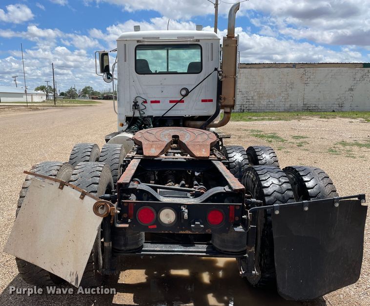 image for item DN4663 2000 Mack CH613  semi truck