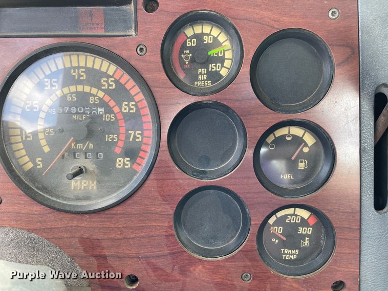 image for item DN4663 2000 Mack CH613  semi truck