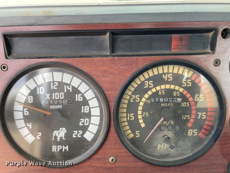 image for item DN4663 2000 Mack CH613  semi truck