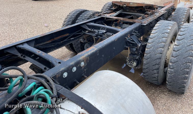 image for item DN4663 2000 Mack CH613  semi truck