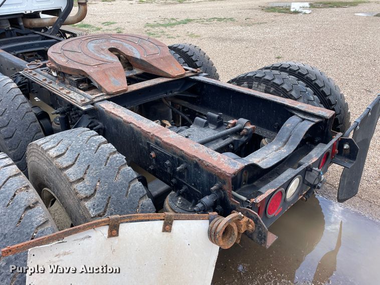 image for item DN4663 2000 Mack CH613  semi truck