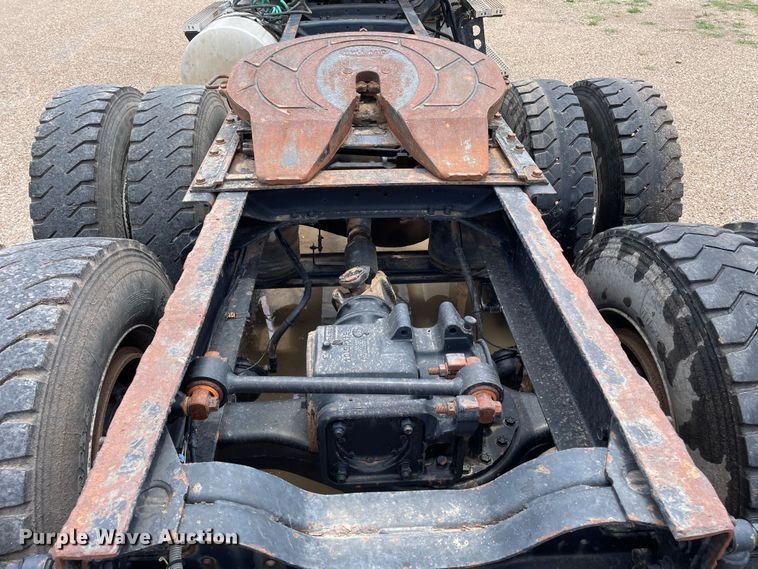 image for item DN4663 2000 Mack CH613  semi truck