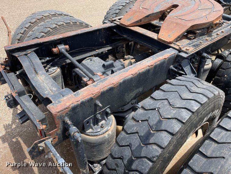 image for item DN4663 2000 Mack CH613  semi truck