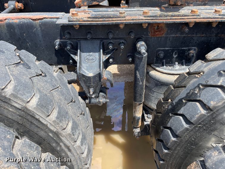 image for item DN4663 2000 Mack CH613  semi truck