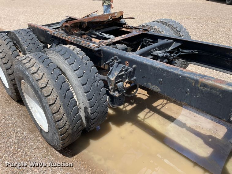 image for item DN4663 2000 Mack CH613  semi truck