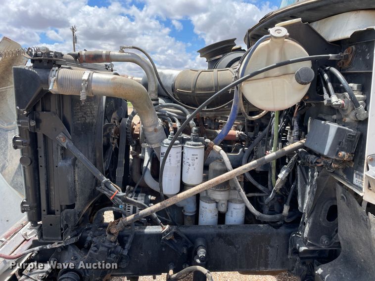 image for item DN4663 2000 Mack CH613  semi truck