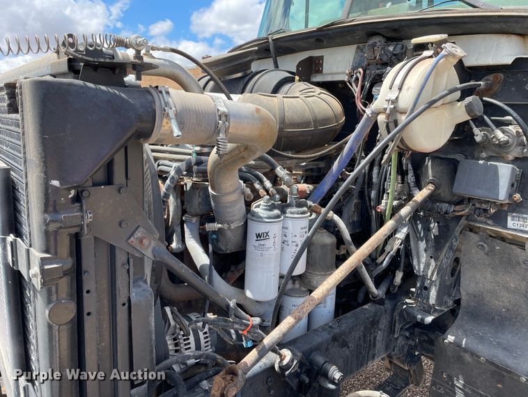 image for item DN4663 2000 Mack CH613  semi truck