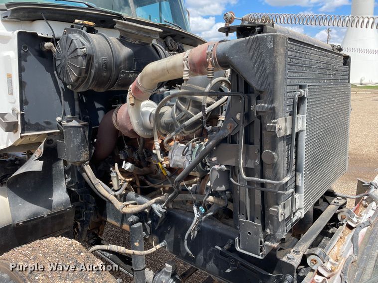 image for item DN4663 2000 Mack CH613  semi truck