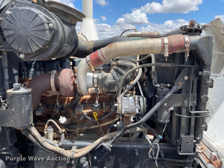 image for item DN4663 2000 Mack CH613  semi truck