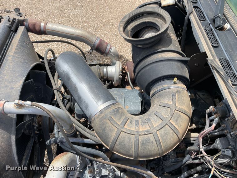 image for item DN4663 2000 Mack CH613  semi truck