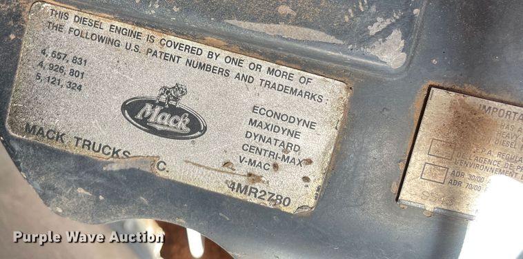 image for item DN4663 2000 Mack CH613  semi truck