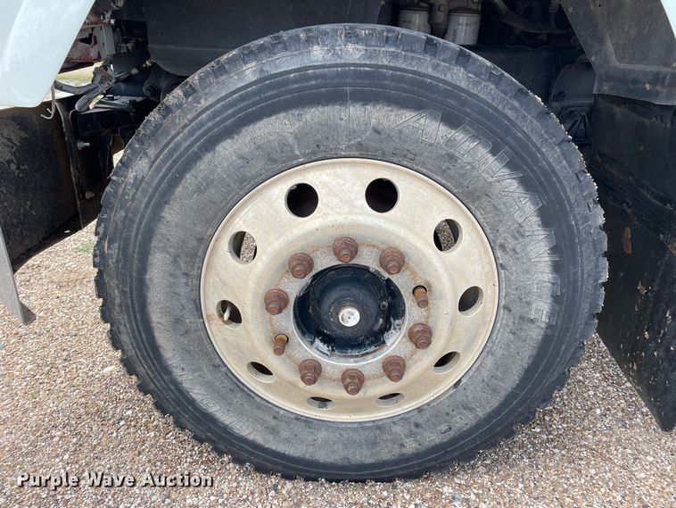 image for item DN4663 2000 Mack CH613  semi truck