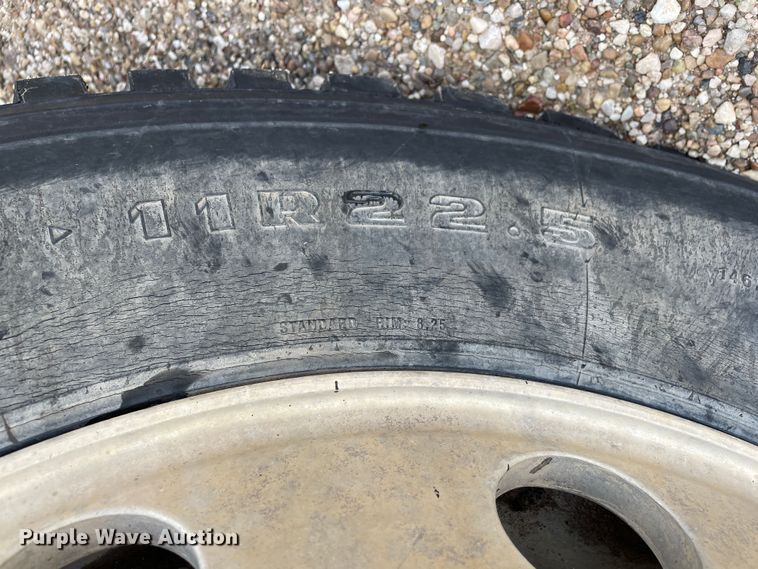 image for item DN4663 2000 Mack CH613  semi truck