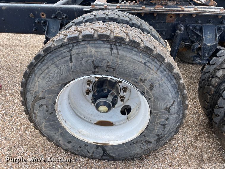 image for item DN4663 2000 Mack CH613  semi truck