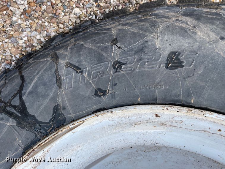 image for item DN4663 2000 Mack CH613  semi truck