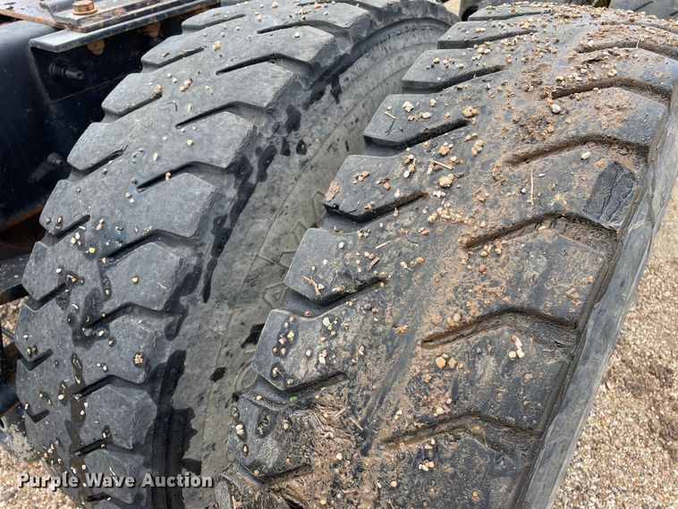 image for item DN4663 2000 Mack CH613  semi truck