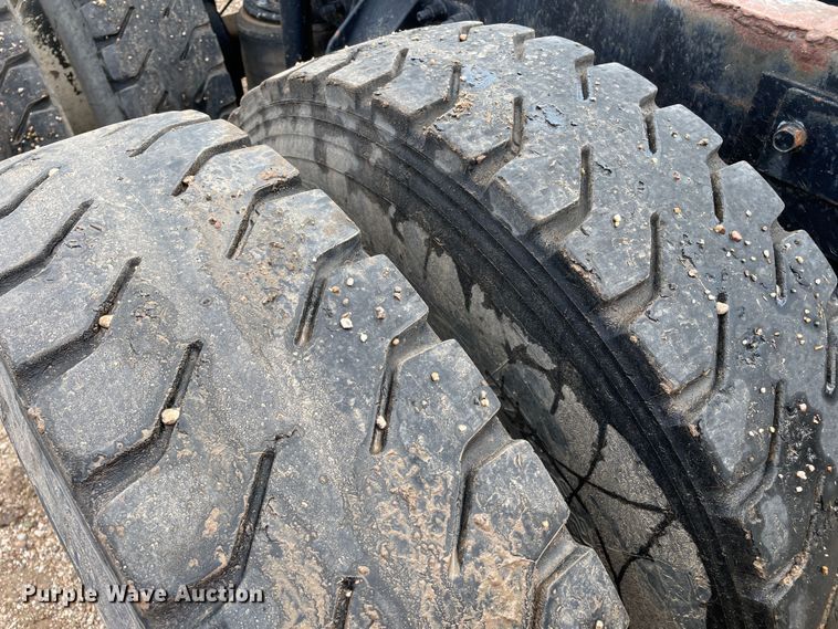 image for item DN4663 2000 Mack CH613  semi truck