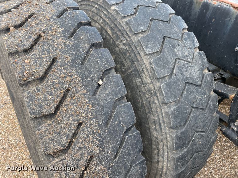 image for item DN4663 2000 Mack CH613  semi truck