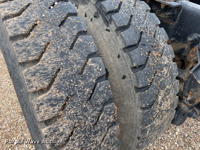 image for item DN4663 2000 Mack CH613  semi truck