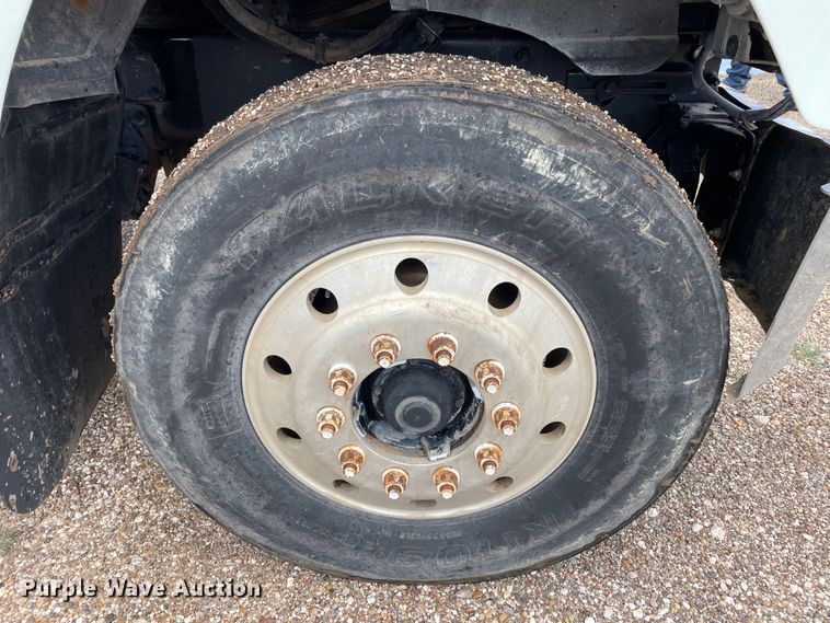 image for item DN4663 2000 Mack CH613  semi truck