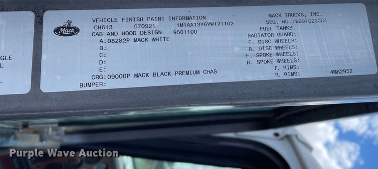 image for item DN4663 2000 Mack CH613  semi truck