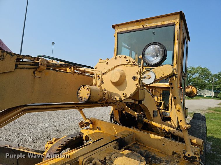 image for item DO2684 1974 Wabco 555  rigid frame motor grader