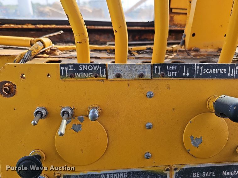 image for item DO2684 1974 Wabco 555  rigid frame motor grader