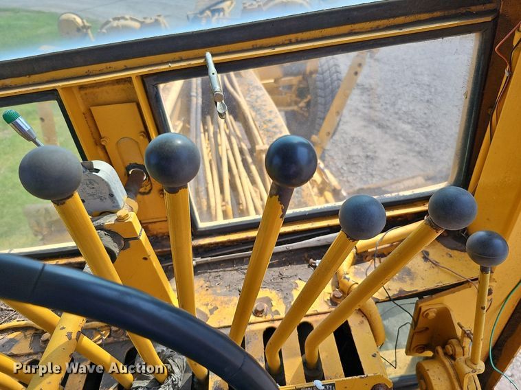 image for item DO2684 1974 Wabco 555  rigid frame motor grader