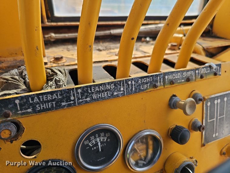 image for item DO2684 1974 Wabco 555  rigid frame motor grader