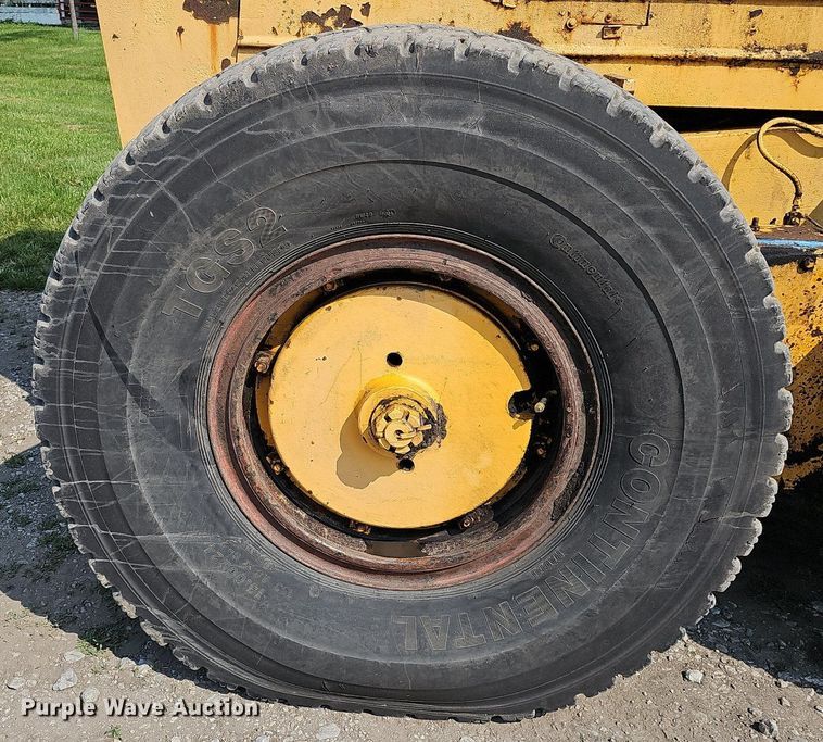 image for item DO2684 1974 Wabco 555  rigid frame motor grader