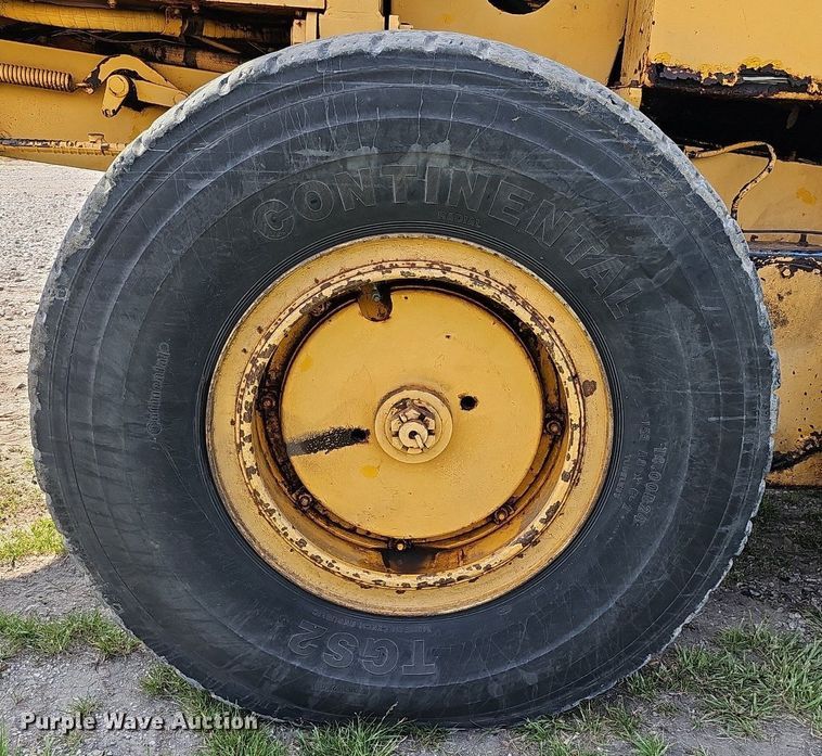 image for item DO2684 1974 Wabco 555  rigid frame motor grader