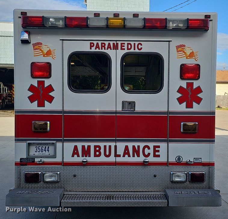 image for item DO2729 2003 Ford E450 Super Duty  ambulance