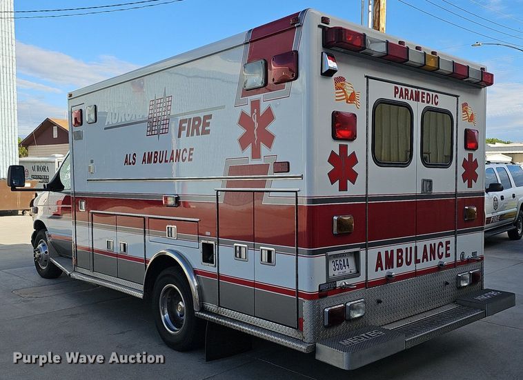 image for item DO2729 2003 Ford E450 Super Duty  ambulance