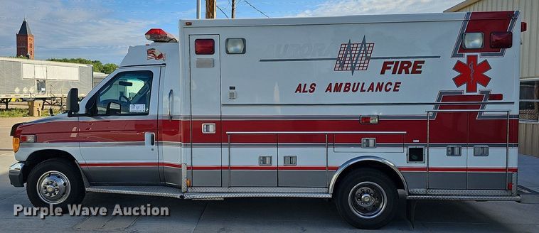 image for item DO2729 2003 Ford E450 Super Duty  ambulance
