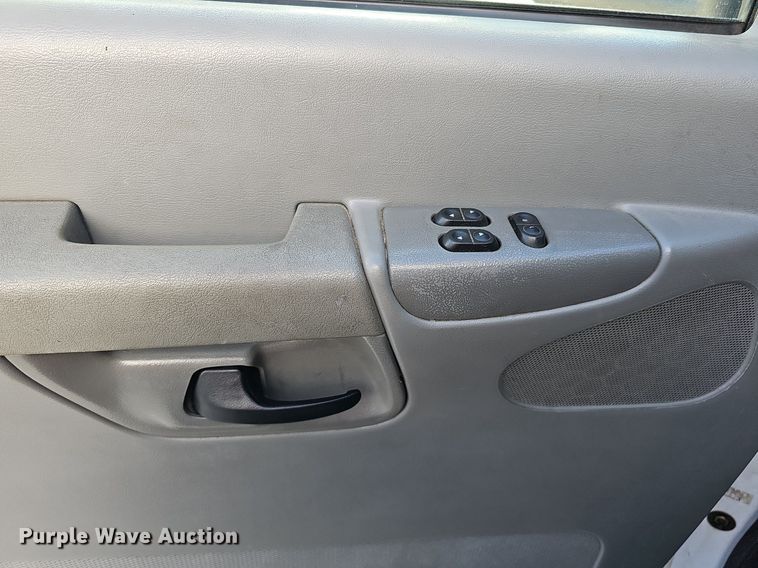 image for item DO2729 2003 Ford E450 Super Duty  ambulance