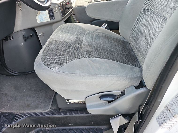 image for item DO2729 2003 Ford E450 Super Duty  ambulance